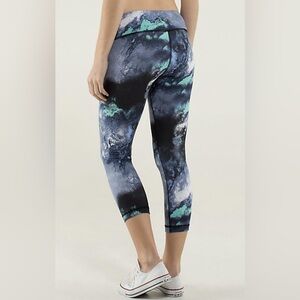 Lululemon•Wunder Under Crop•VINTAGE PRINT•Denim Luon Milky Way•FLAWLESS•Sz 8